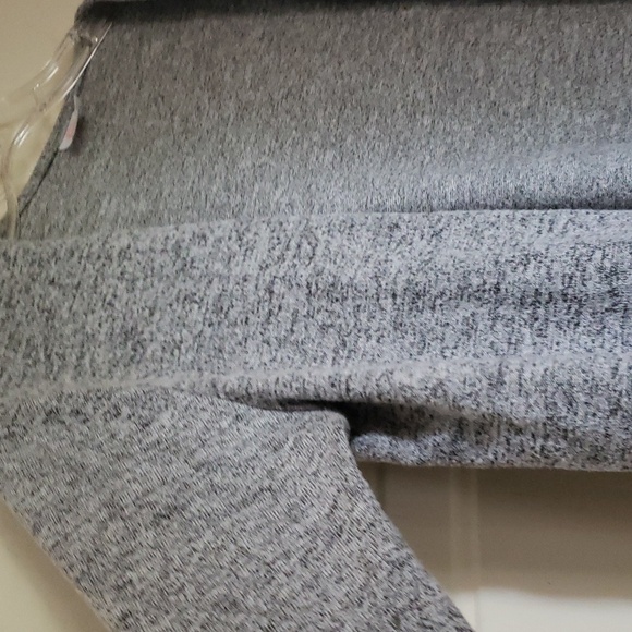 SALE‼️ Girl's Cardigan w/ side slits - Picture 2 of 3